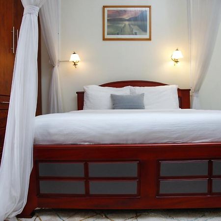 Fred And Winnie Bnb Kampala Esterno foto