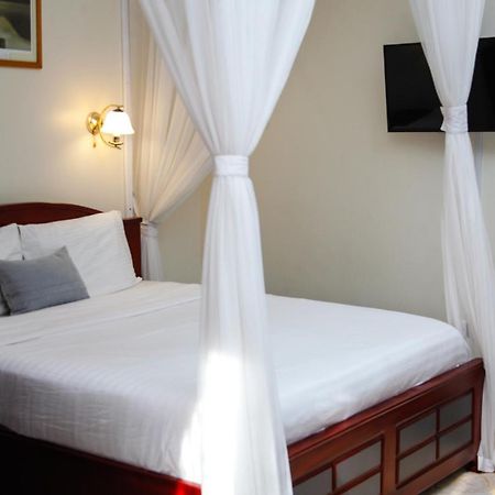 Fred And Winnie Bnb Kampala Esterno foto