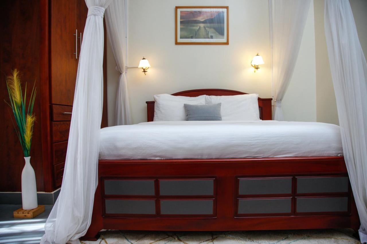 Fred And Winnie Bnb Kampala Esterno foto