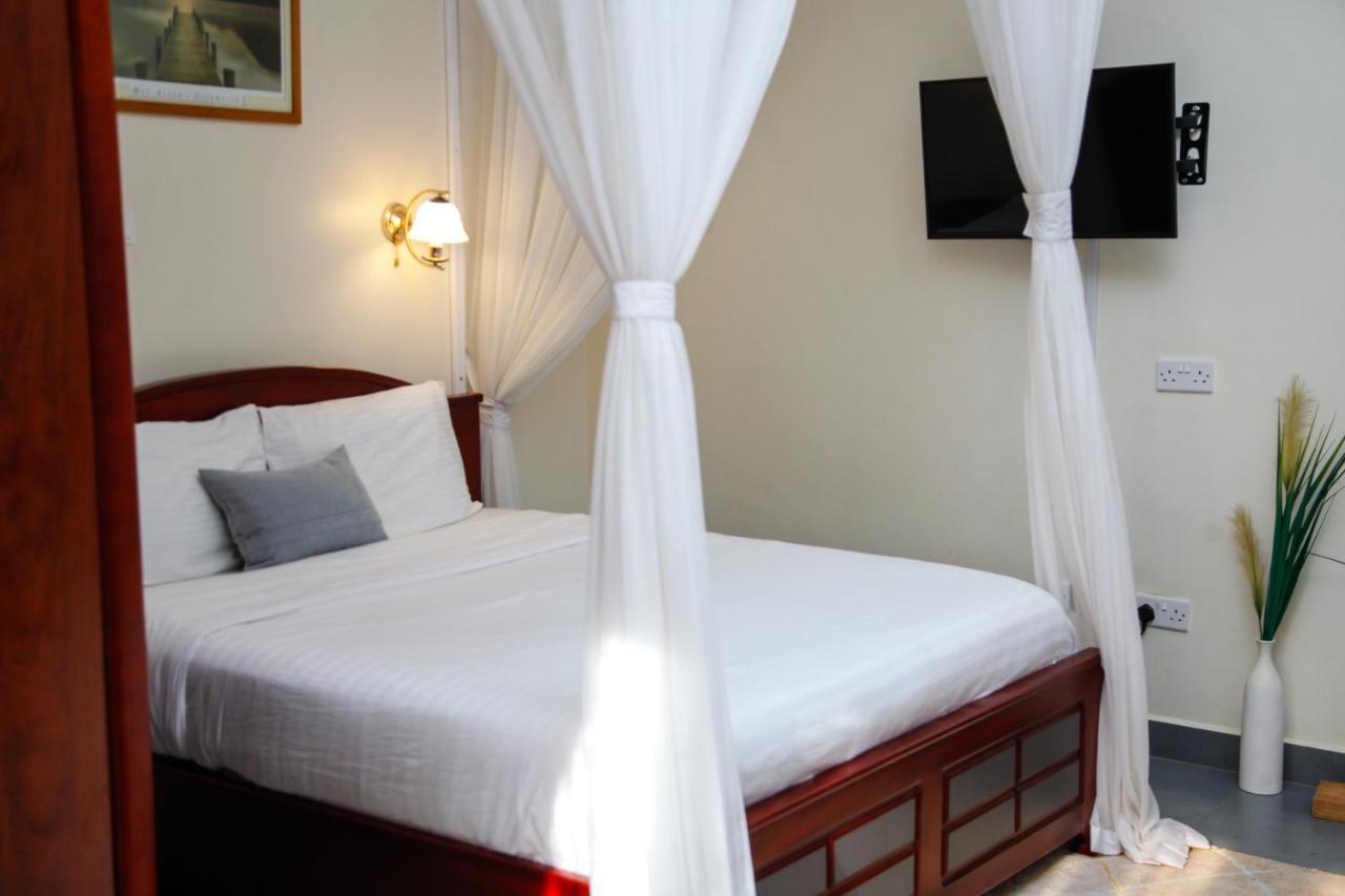 Fred And Winnie Bnb Kampala Esterno foto